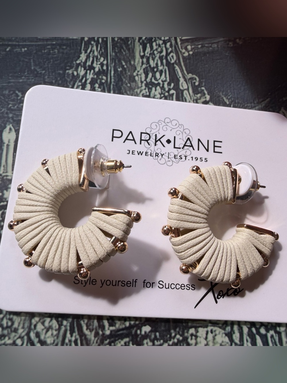 Park Lane “CUSTARD” lightweight Earrings - Picture 2 of 5